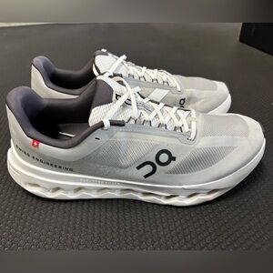 On Running Cloudstratus in Gray and White